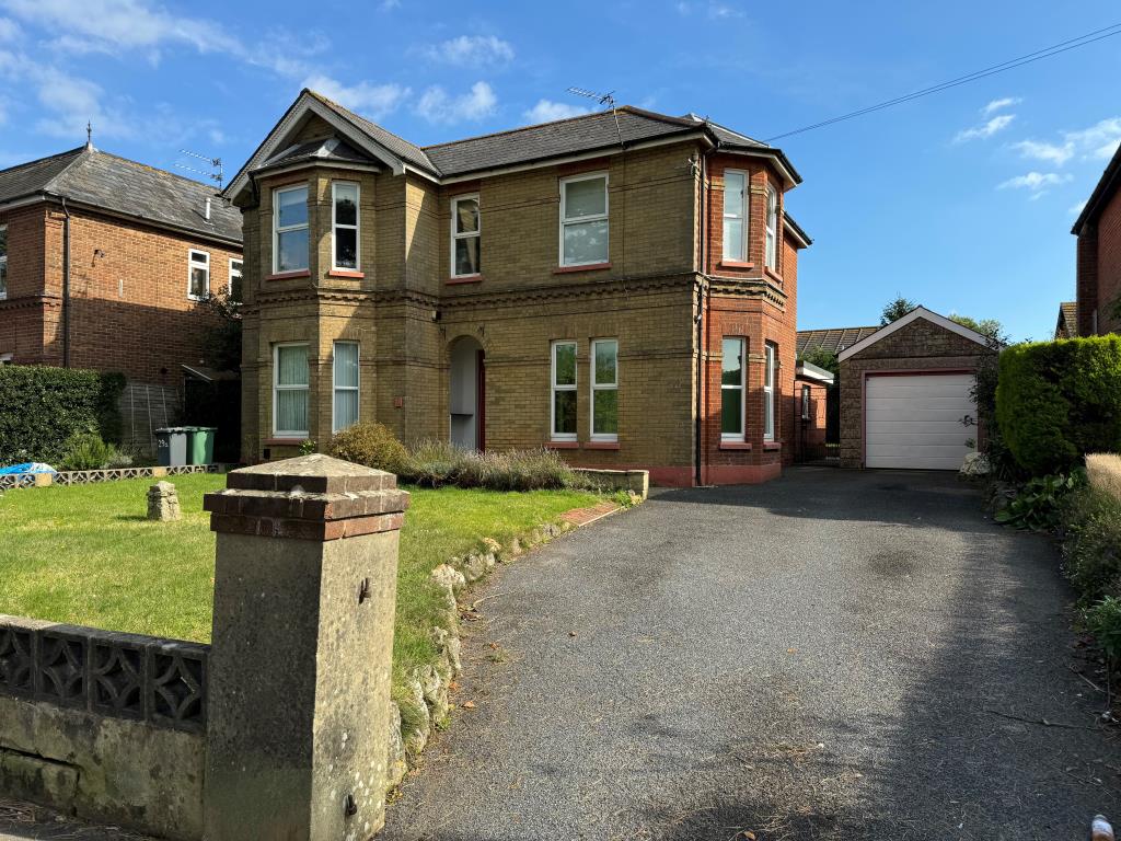 Lot: 154 - THREE-BEDROOM GROUND FLOOR APARTMENT FOR IMPROVEMENT WITH GARDENS AND GARAGE - Detached building with garden to front and driveway